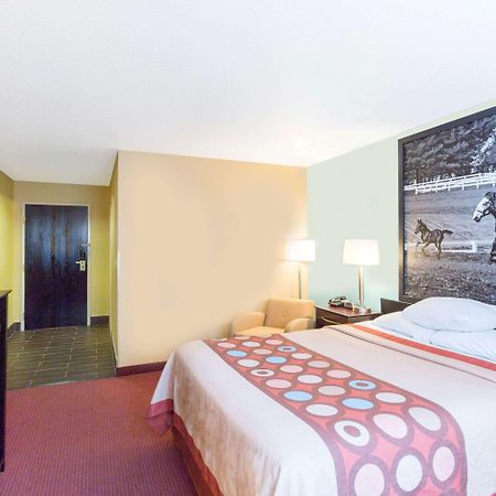 Hotel Super 8 By Wyndham Richmond Esterno foto
