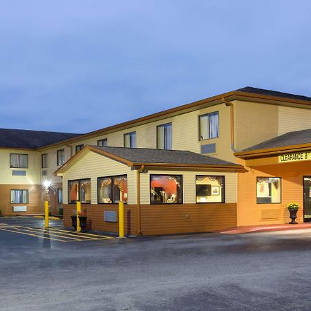 Hotel Super 8 By Wyndham Richmond Esterno foto