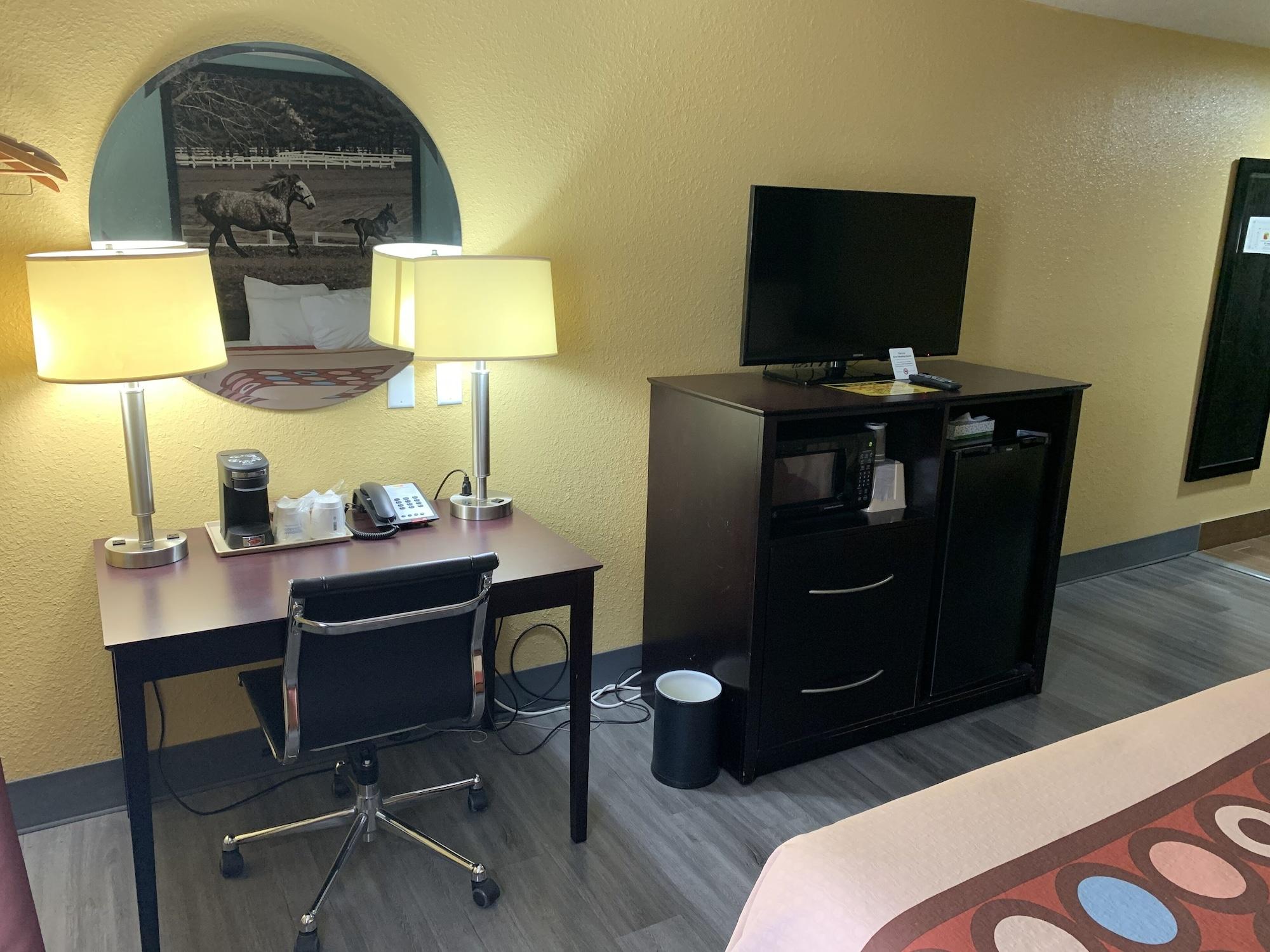 Hotel Super 8 By Wyndham Richmond Esterno foto