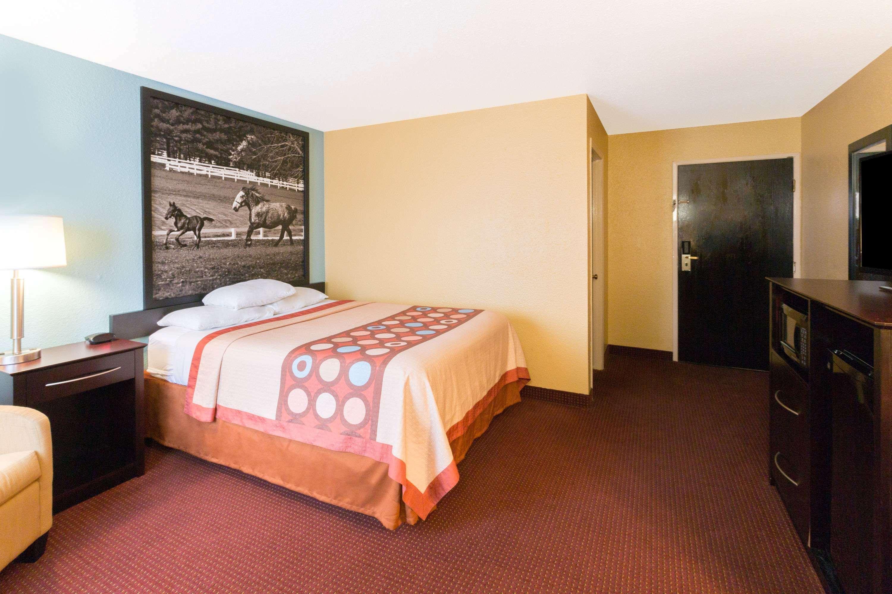 Hotel Super 8 By Wyndham Richmond Esterno foto