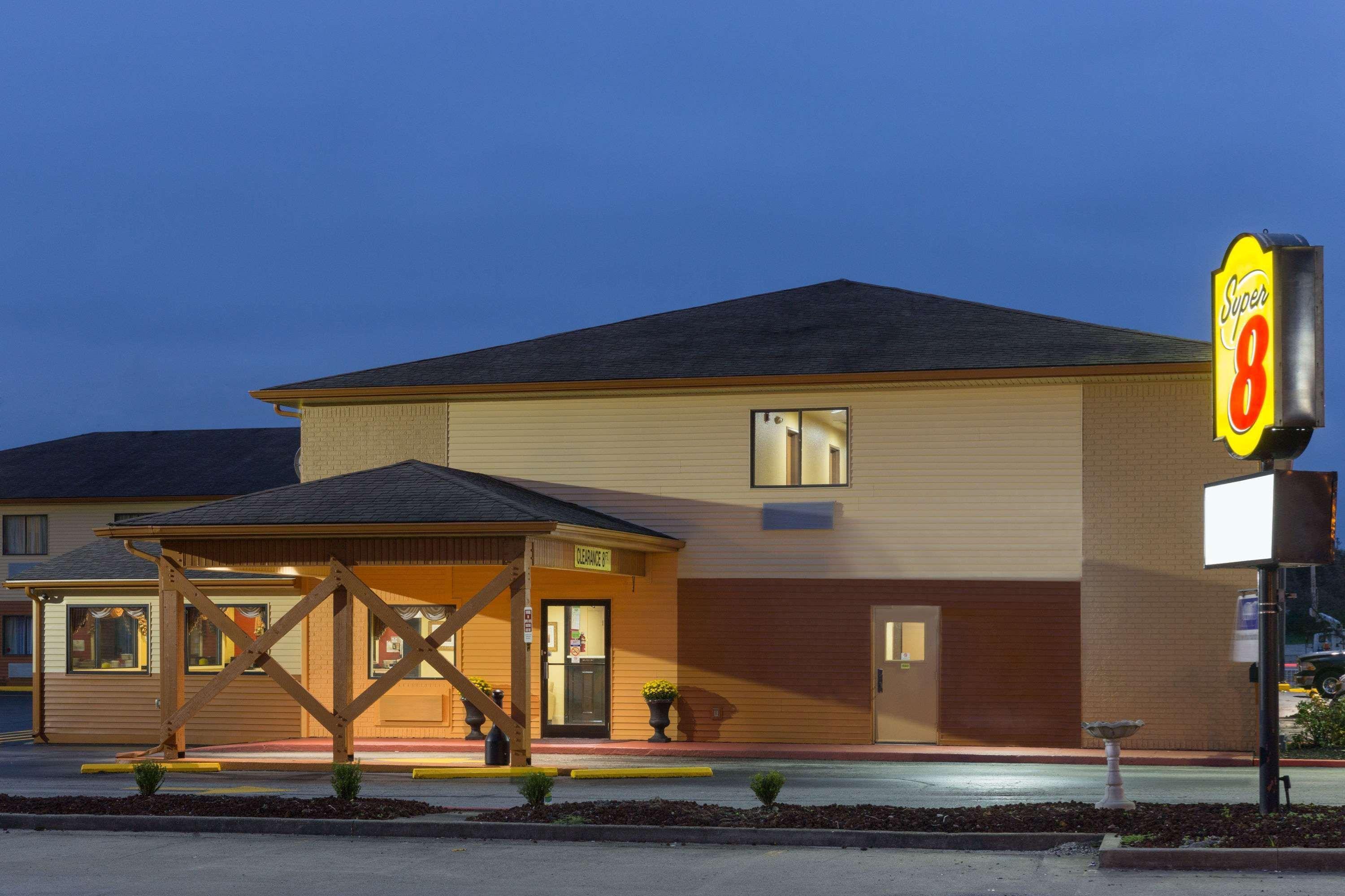 Hotel Super 8 By Wyndham Richmond Esterno foto