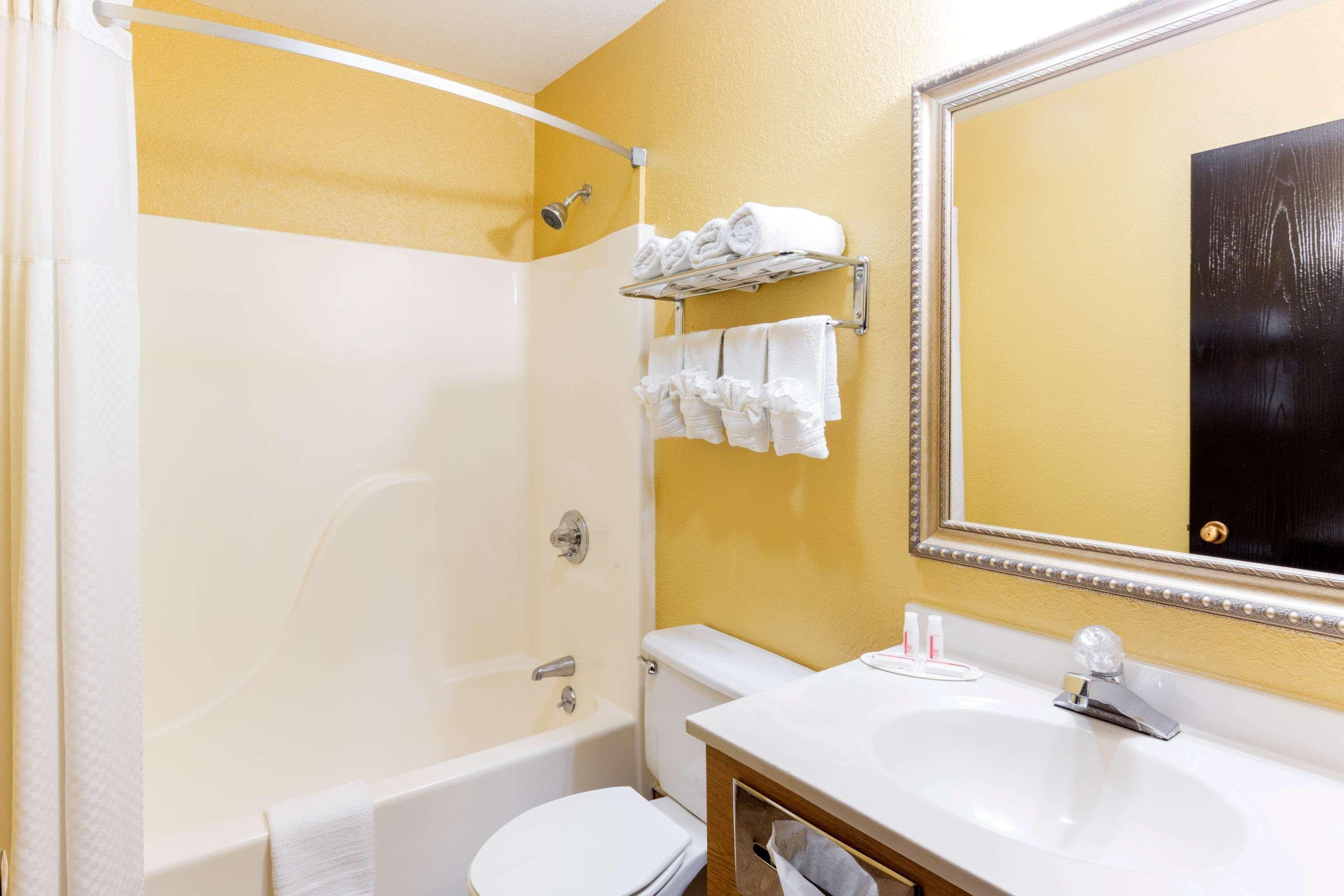 Hotel Super 8 By Wyndham Richmond Esterno foto