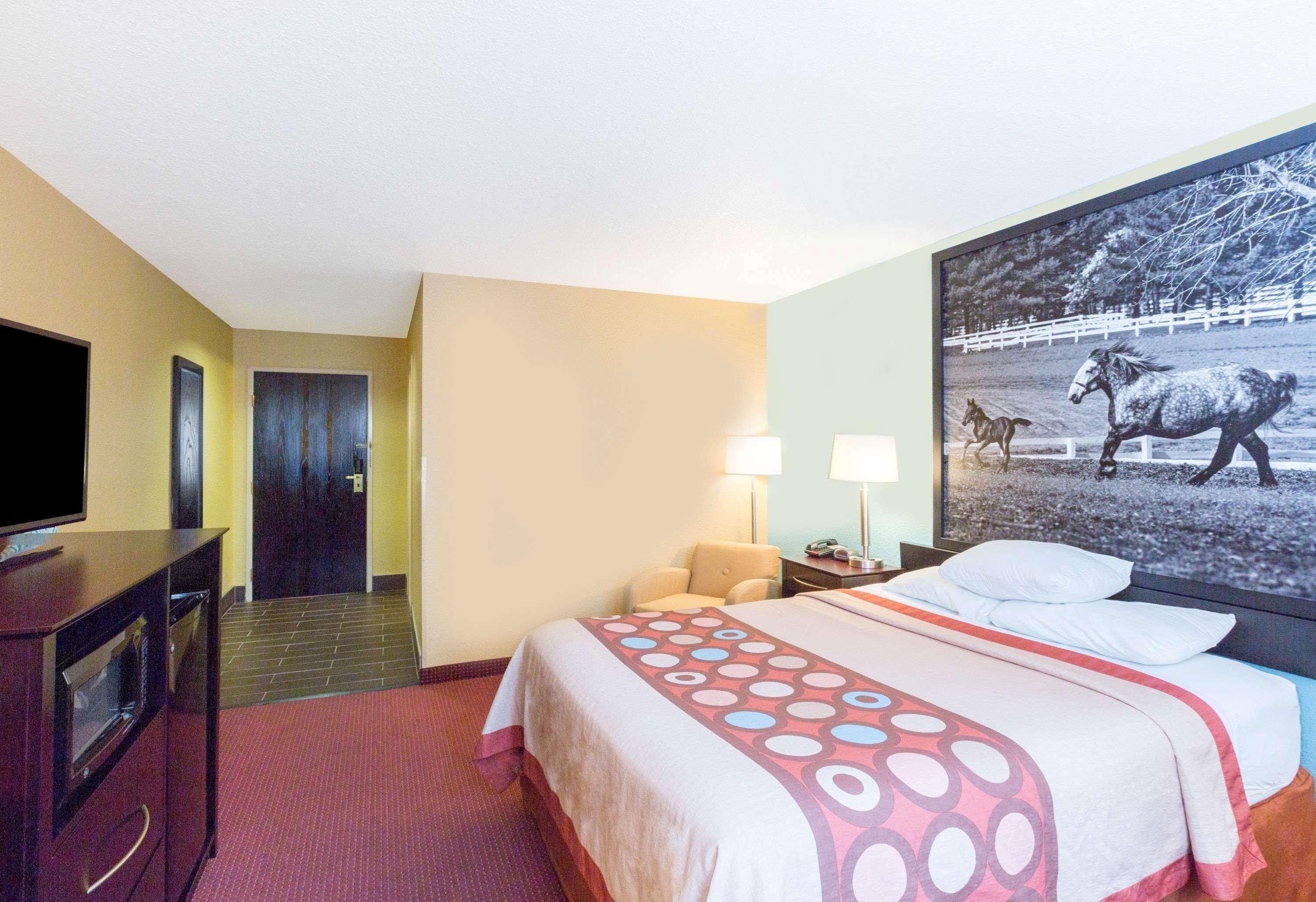 Hotel Super 8 By Wyndham Richmond Esterno foto