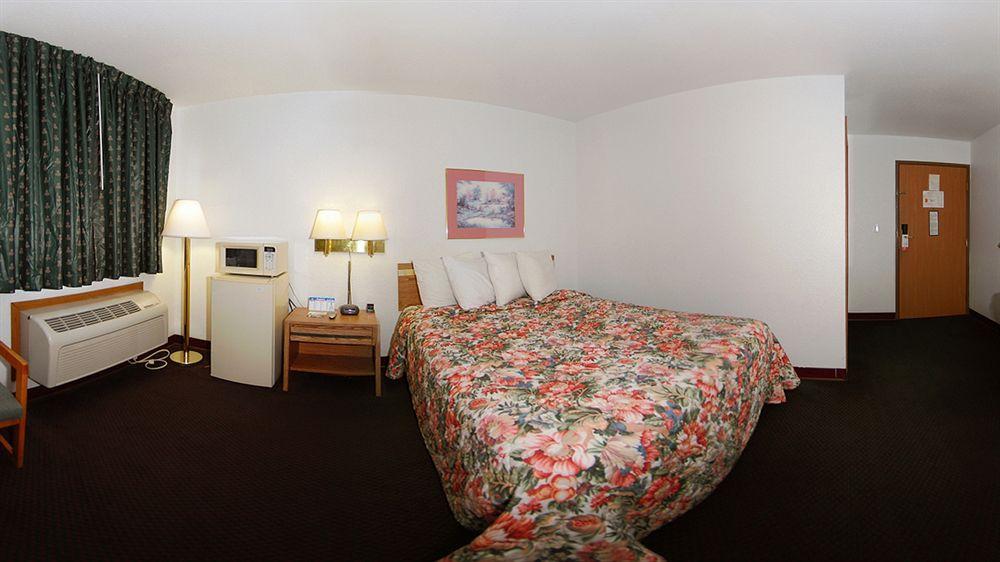 Hotel Super 8 By Wyndham Richmond Esterno foto